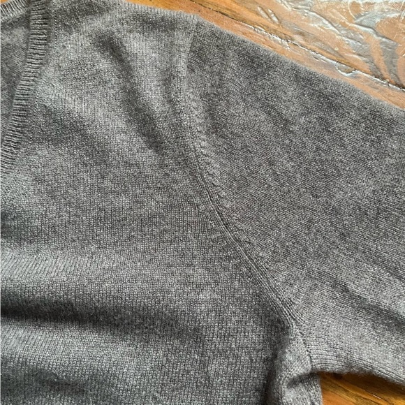 Charter Club Women's 100% Cashmere Brown V-Neck Sweater size M‎ - Picture 6 of 11